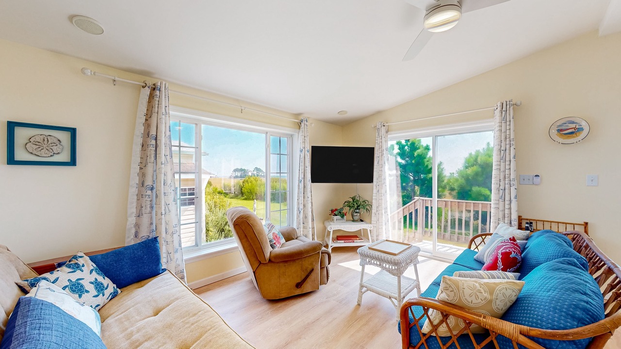 Photo of Livingroom in Assateague Pointe