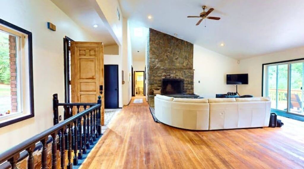 Photo of Livingroom in Pond Eddy
