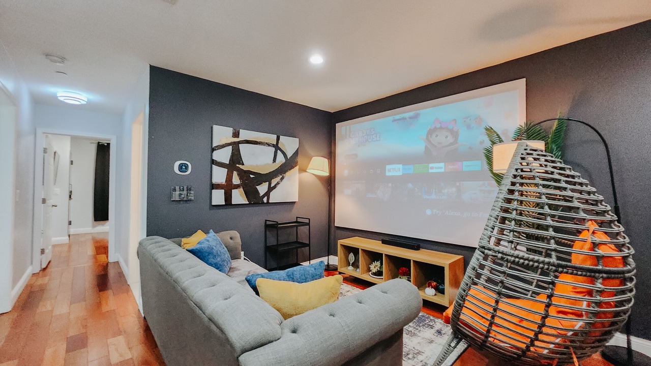 Photo of Livingroom in Center City