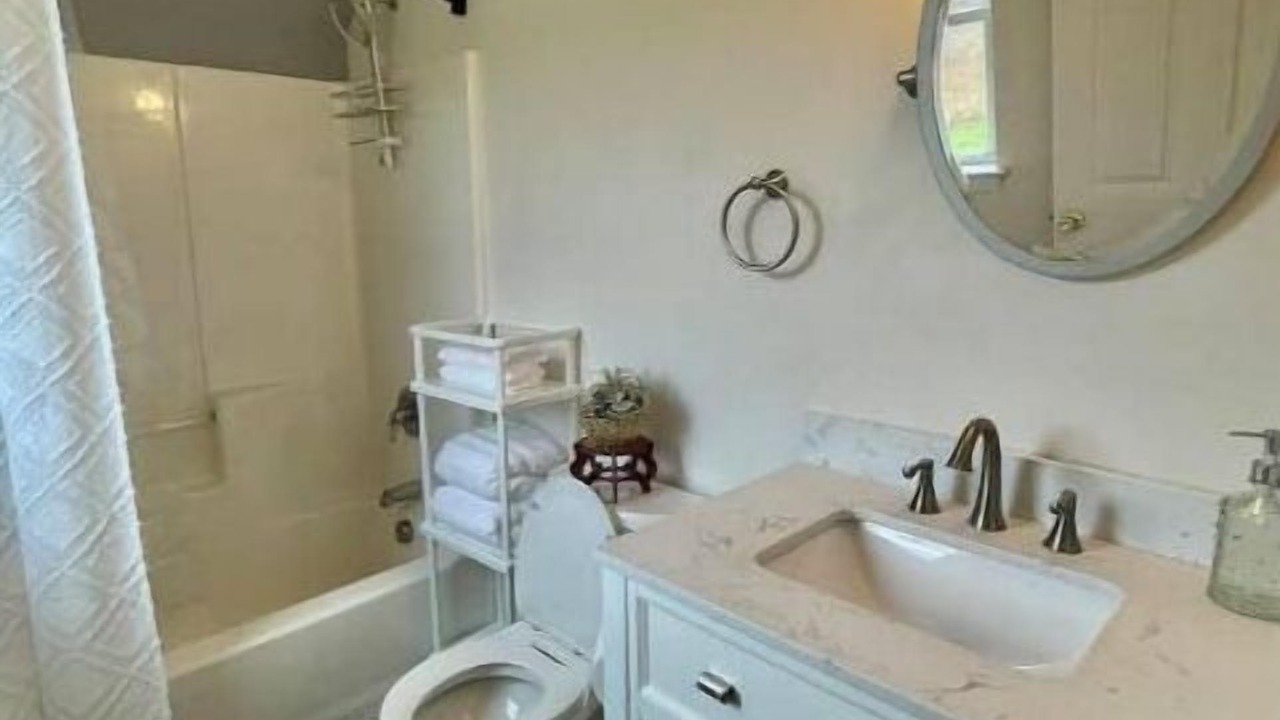 Photo of Bathroom in Woodridge