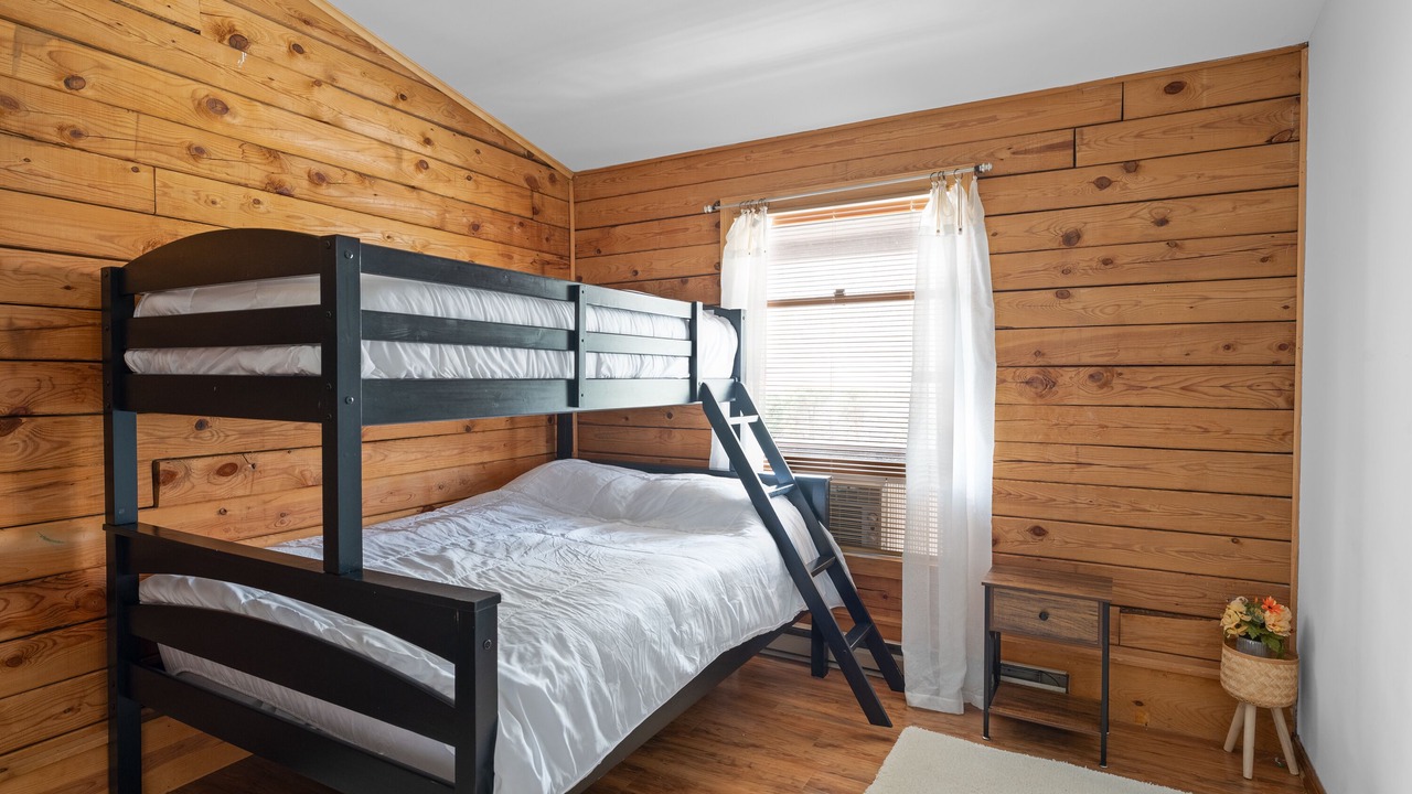 Photo of Bedroom in Glasser