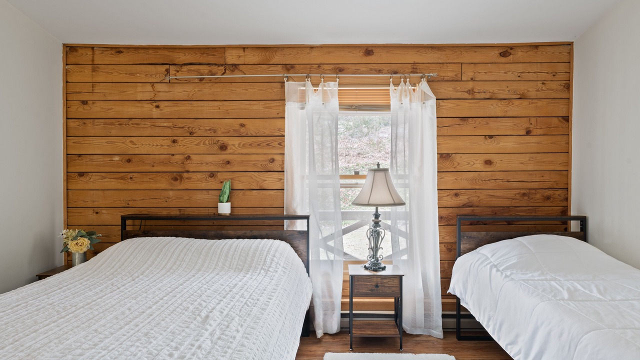 Photo of Bedroom in Glasser