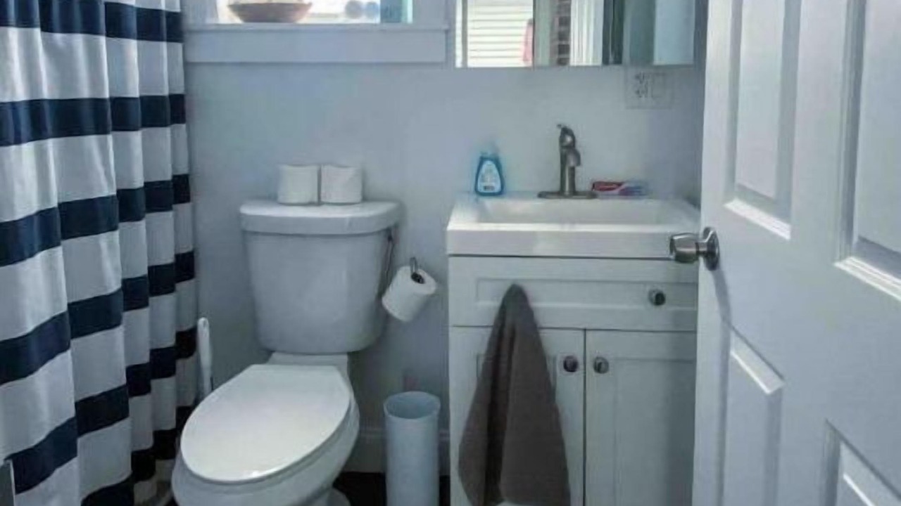 Photo of Bathroom in Front Park