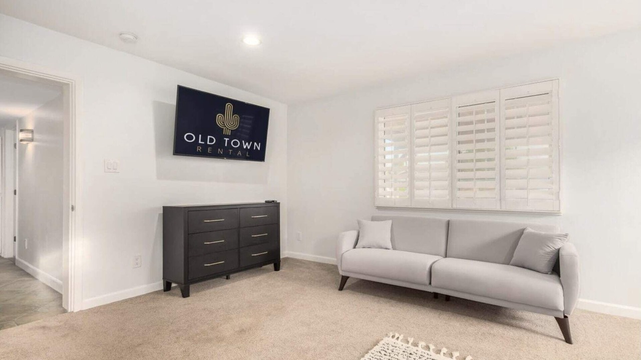 Photo of Livingroom in Scottsdale Estates Nine