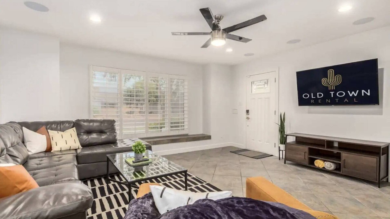 Photo of Livingroom in Scottsdale Estates Nine