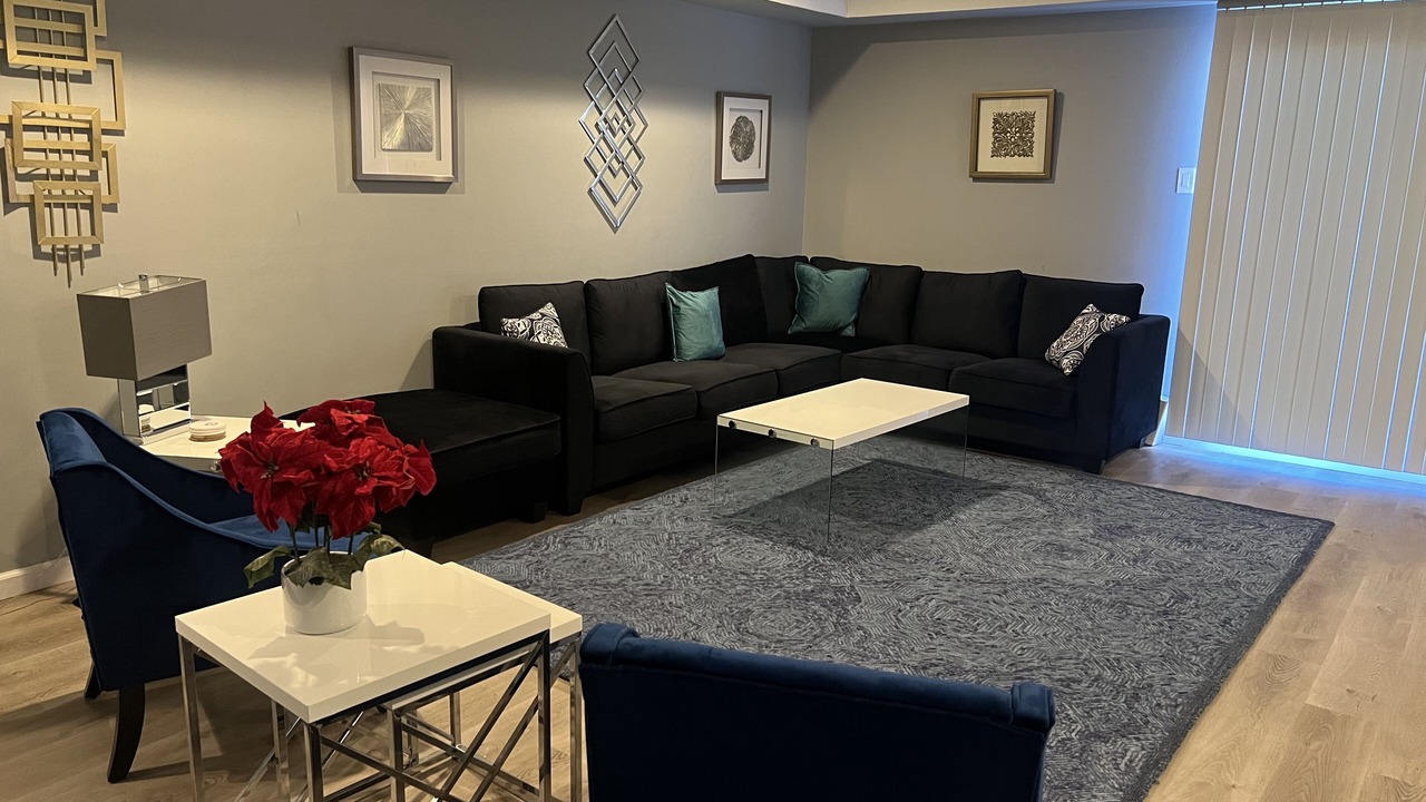 Photo of Livingroom in Foxcroft Square