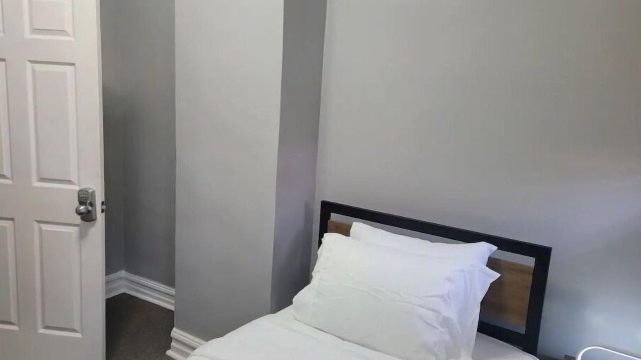 Photo of Bedroom in Williamsbridge
