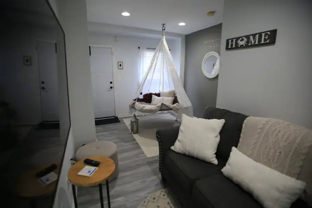 Photo of Livingroom in Canton