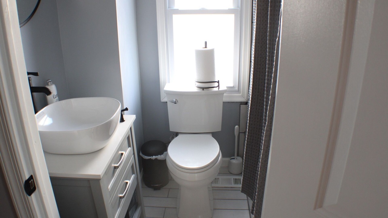 Photo of Bathroom in Point Breeze