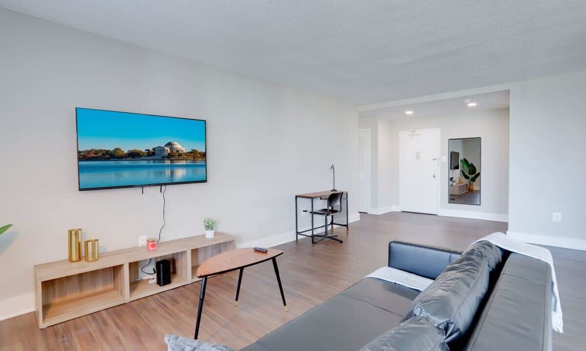 Photo of Livingroom in Crystal City