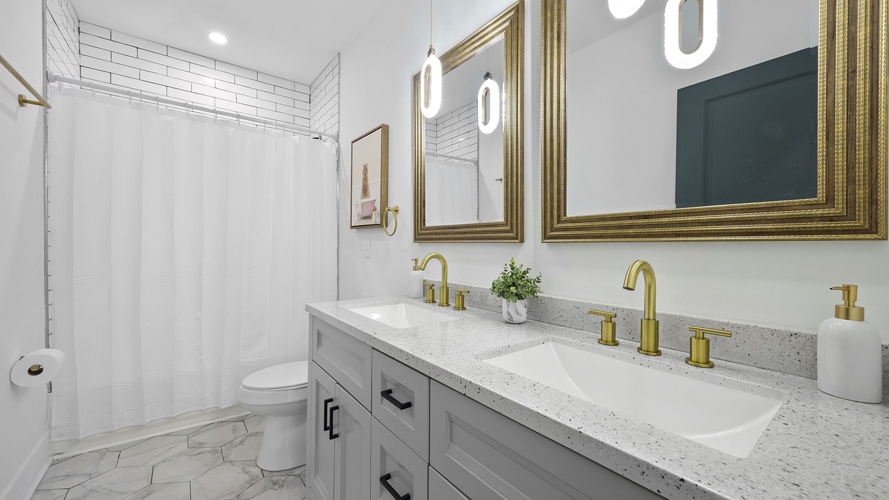 Photo of Bathroom in Downtown Columbus