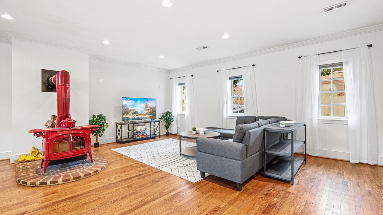 Photo of Livingroom in Southwest Quadrant