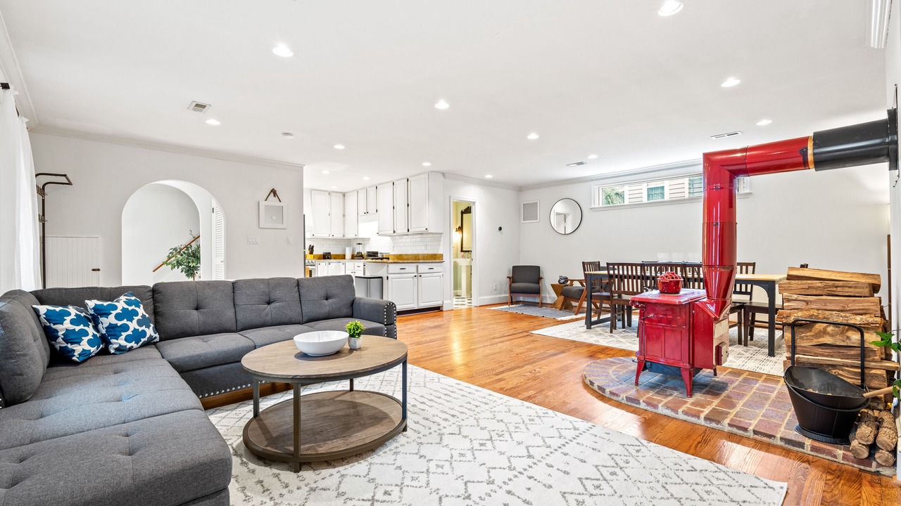 Photo of Livingroom in Southwest Quadrant