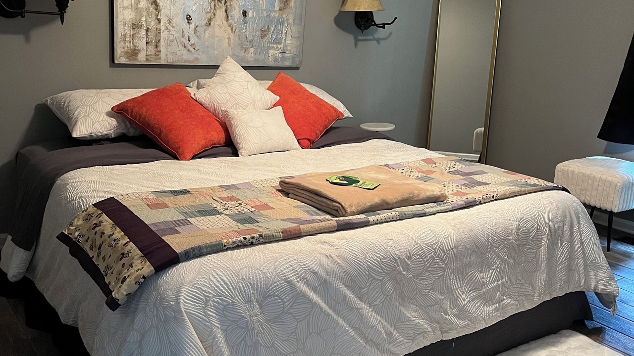 Photo of Bedroom in Clinton
