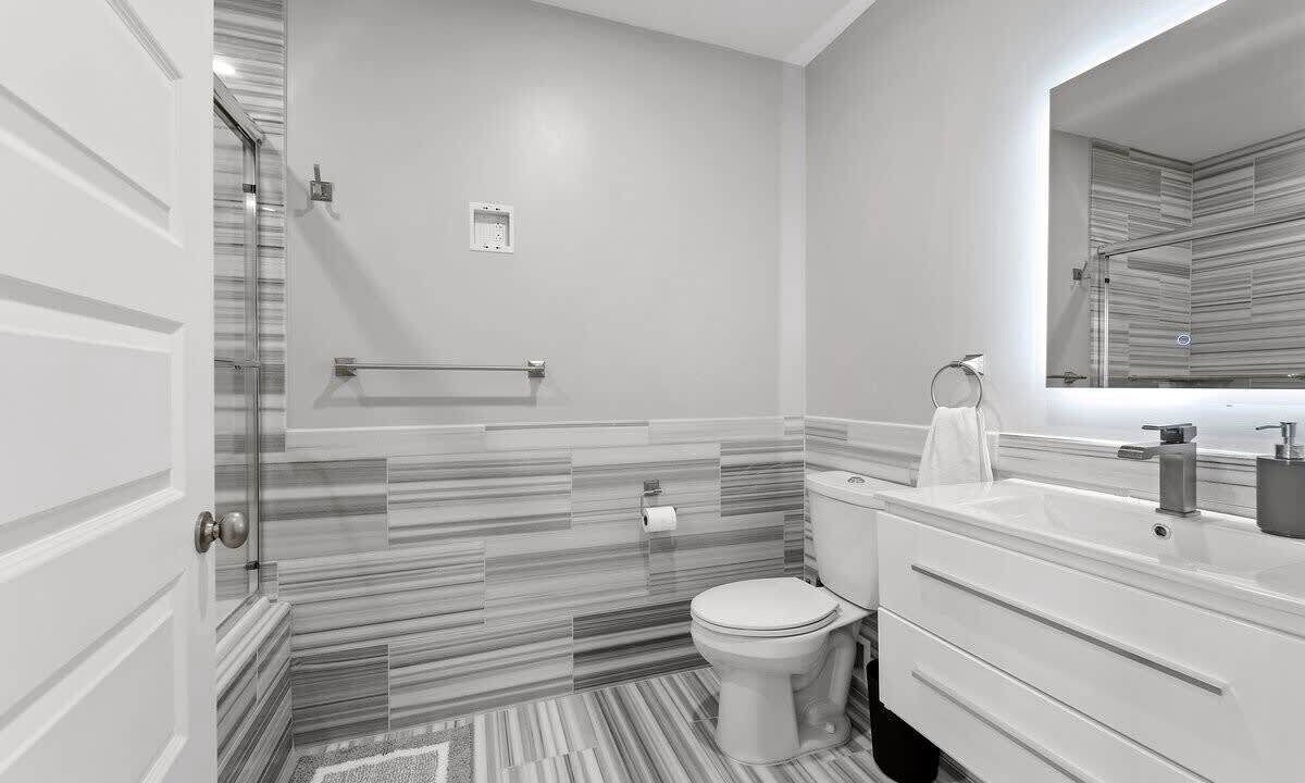 Photo of Bathroom in Downtown Pittsburgh
