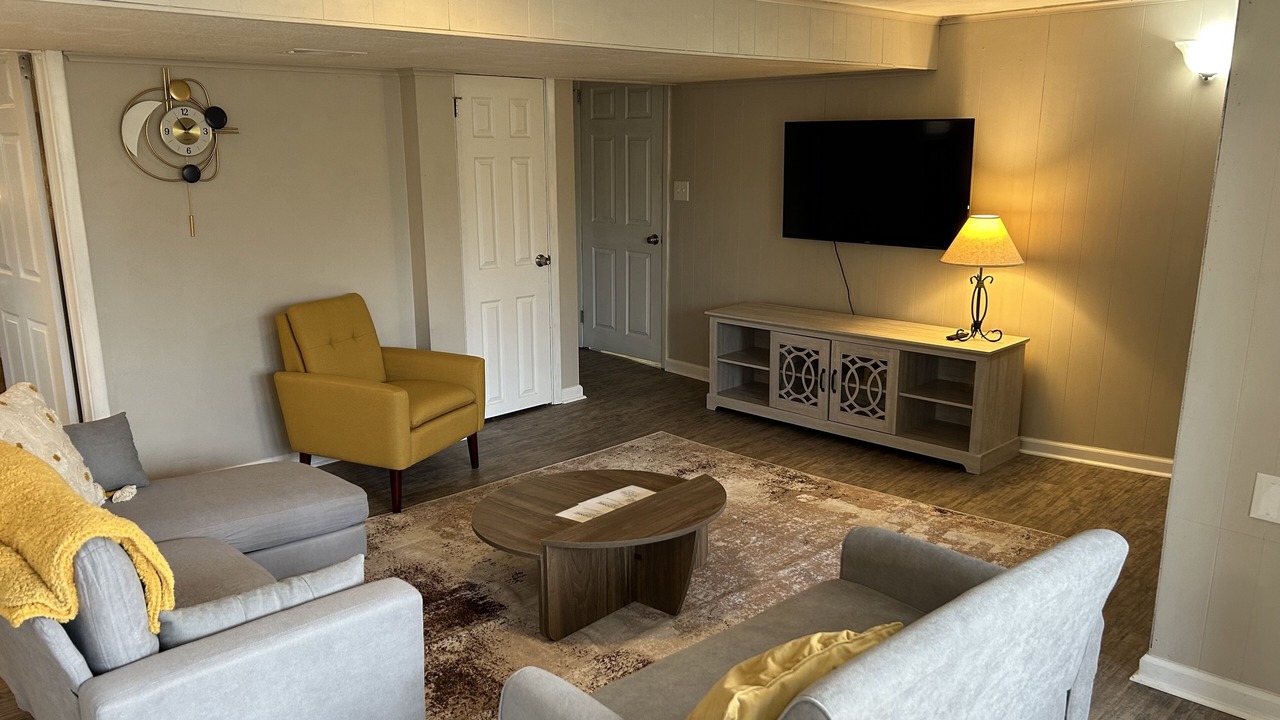 Photo of Livingroom in Forest Hills
