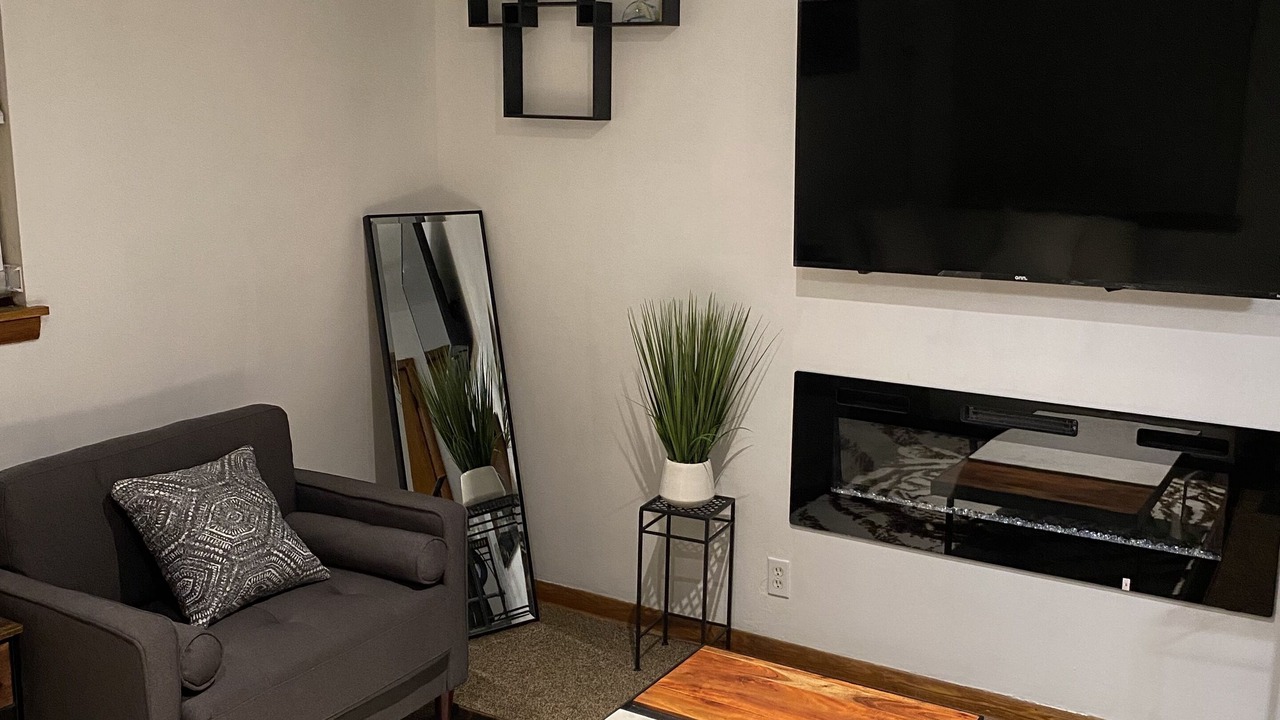 Photo of Livingroom in Akron