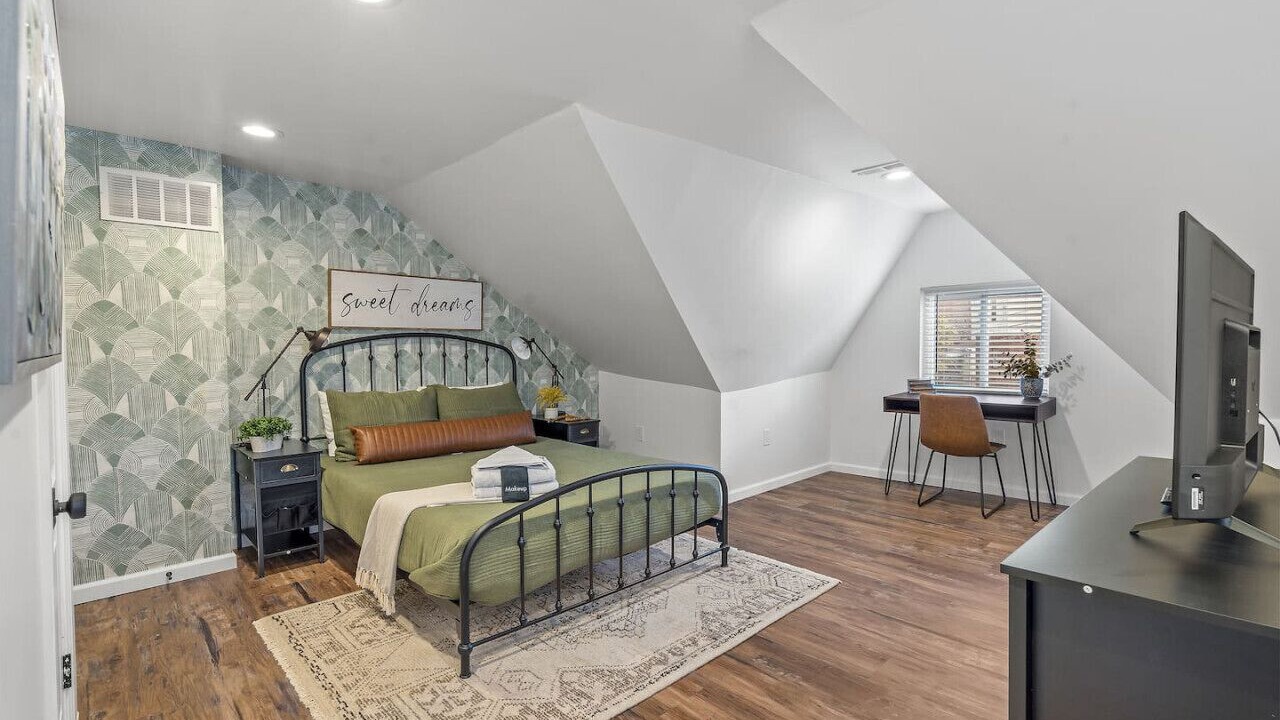 Photo of Bedroom in South Oakland