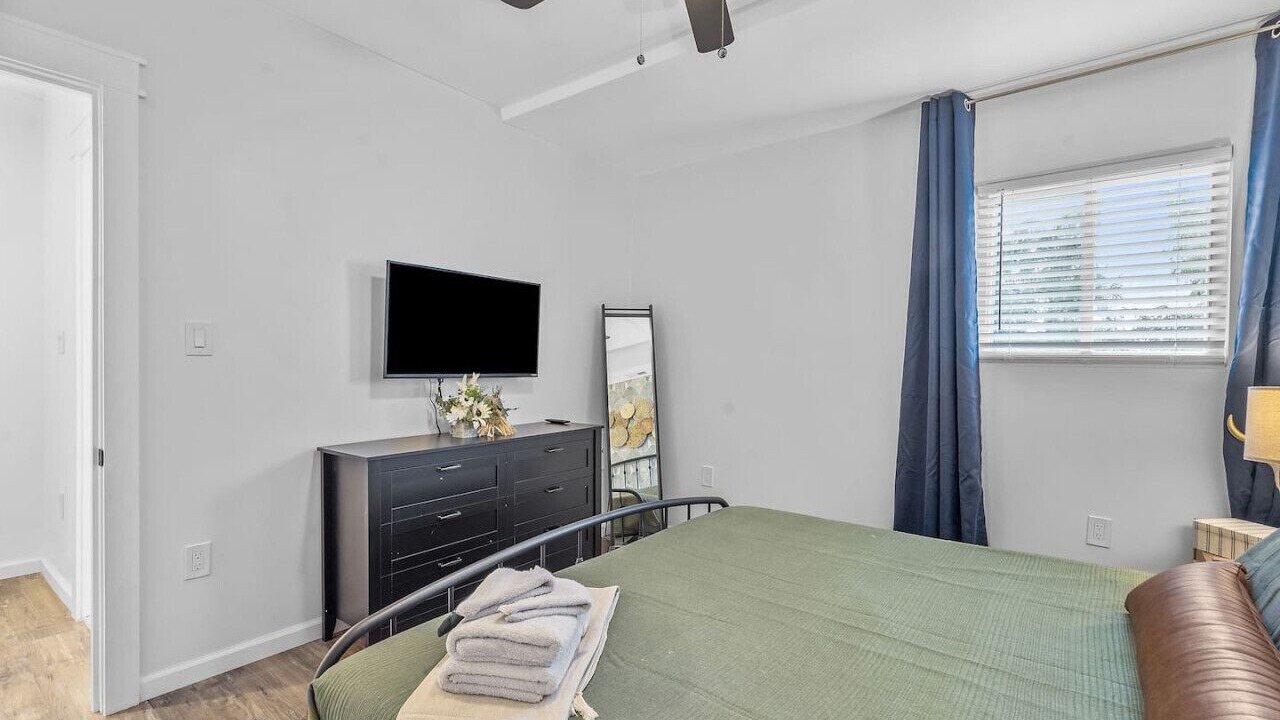 Photo of Bedroom in South Oakland