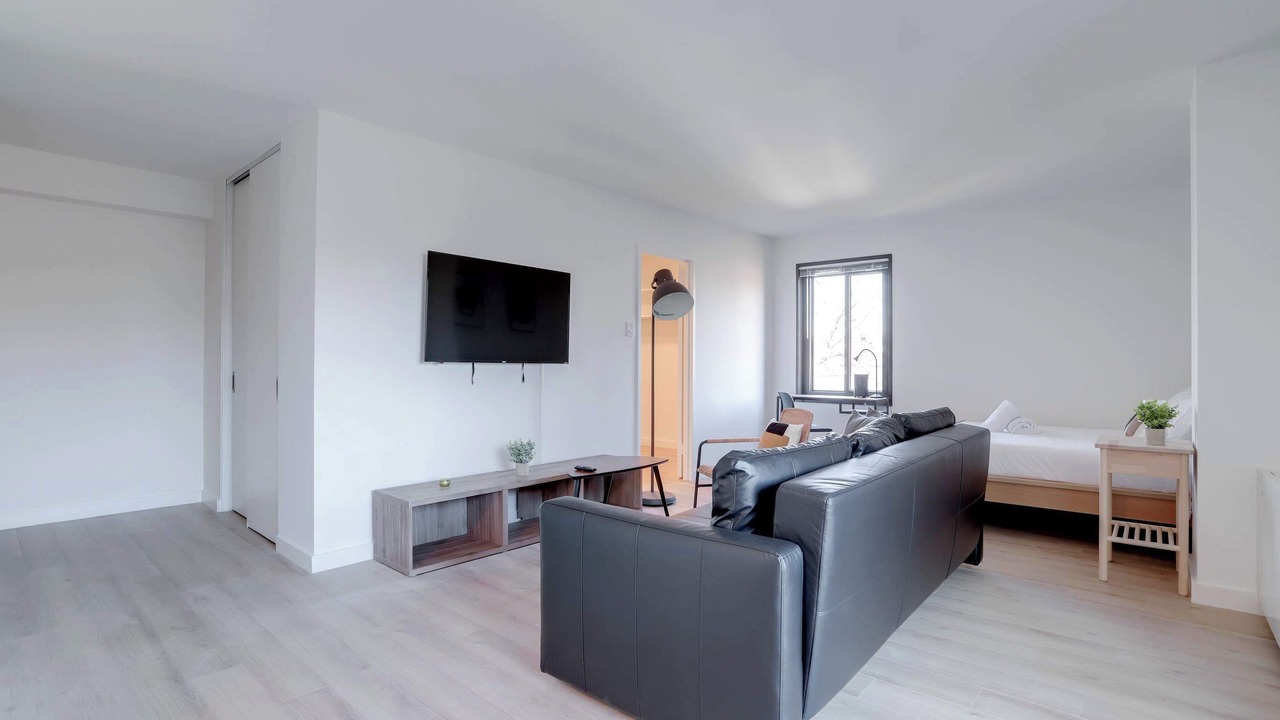 Photo of Livingroom in Court House