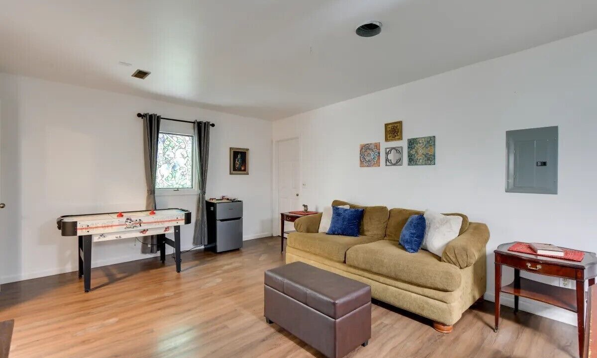 Photo of Livingroom in Fairland