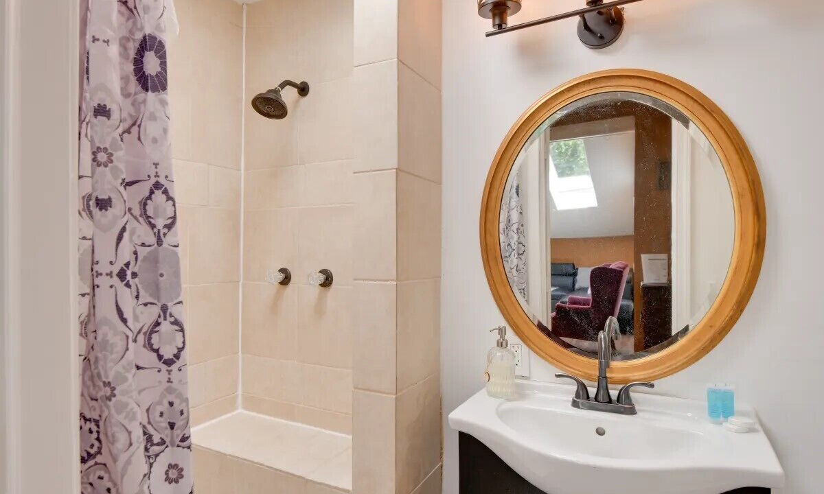 Photo of Bathroom in Fairland