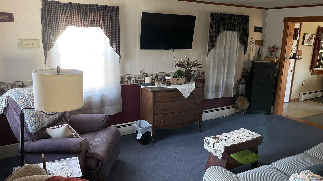 Photo of Livingroom in West Milton