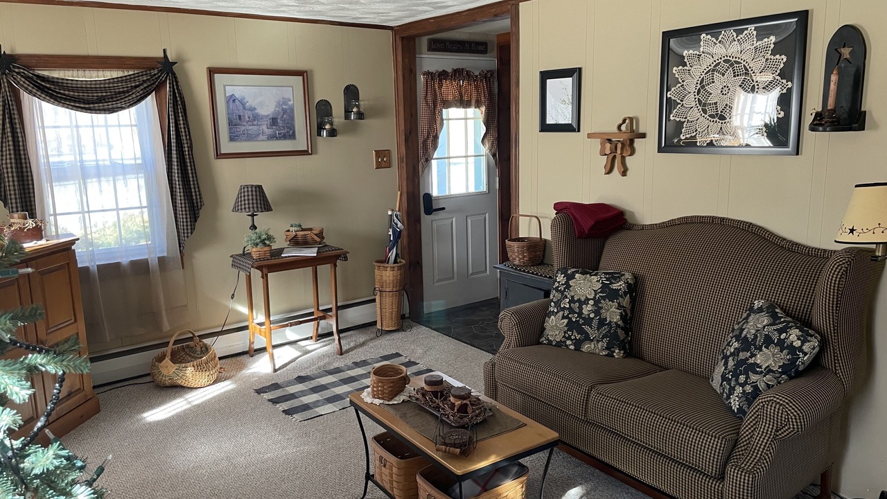 Photo of Livingroom in West Milton