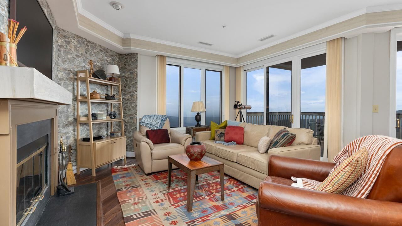 Photo of Livingroom in Chestnut Springs