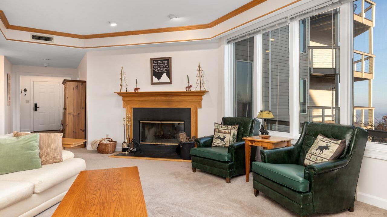 Photo of Livingroom in Chestnut Springs