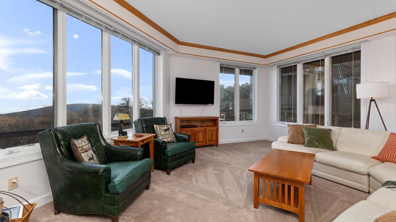 Photo of Livingroom in Chestnut Springs