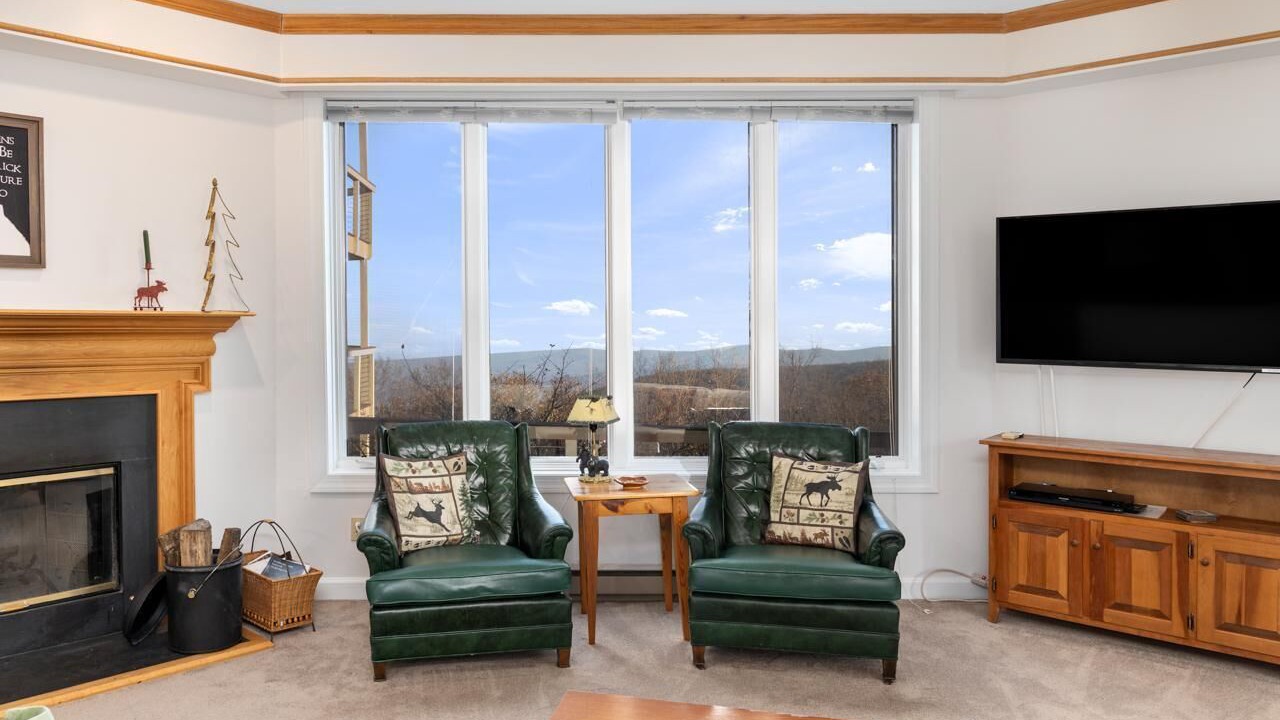 Photo of Livingroom in Chestnut Springs