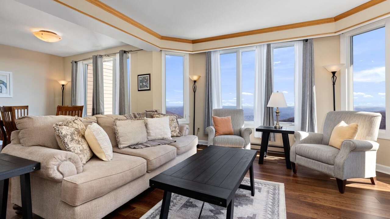 Photo of Livingroom in Chestnut Springs