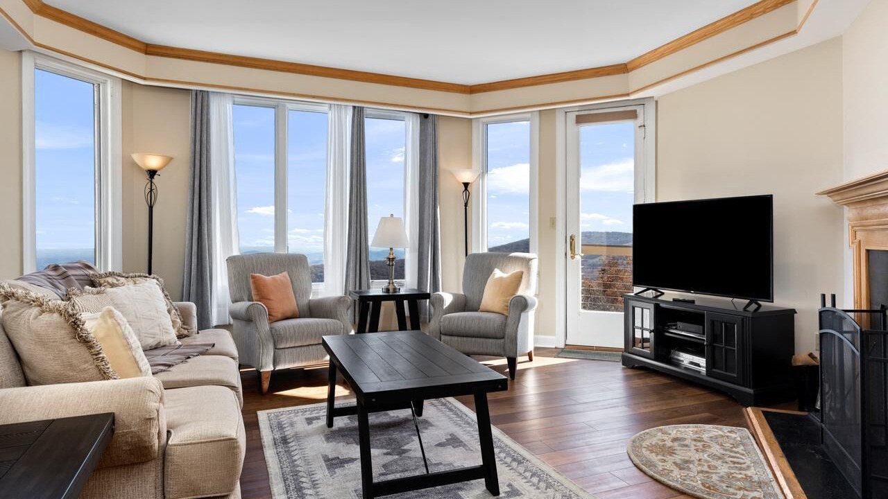 Photo of Livingroom in Chestnut Springs