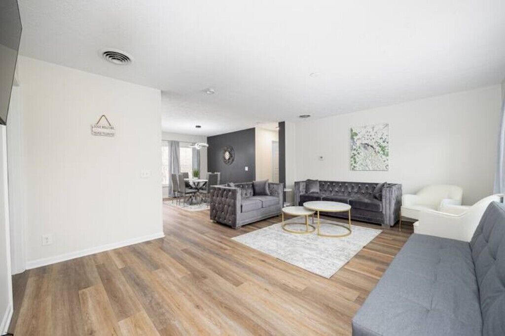 Photo of Livingroom in Grove City