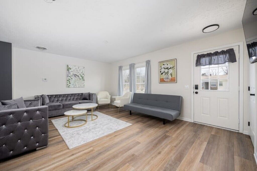 Photo of Livingroom in Grove City