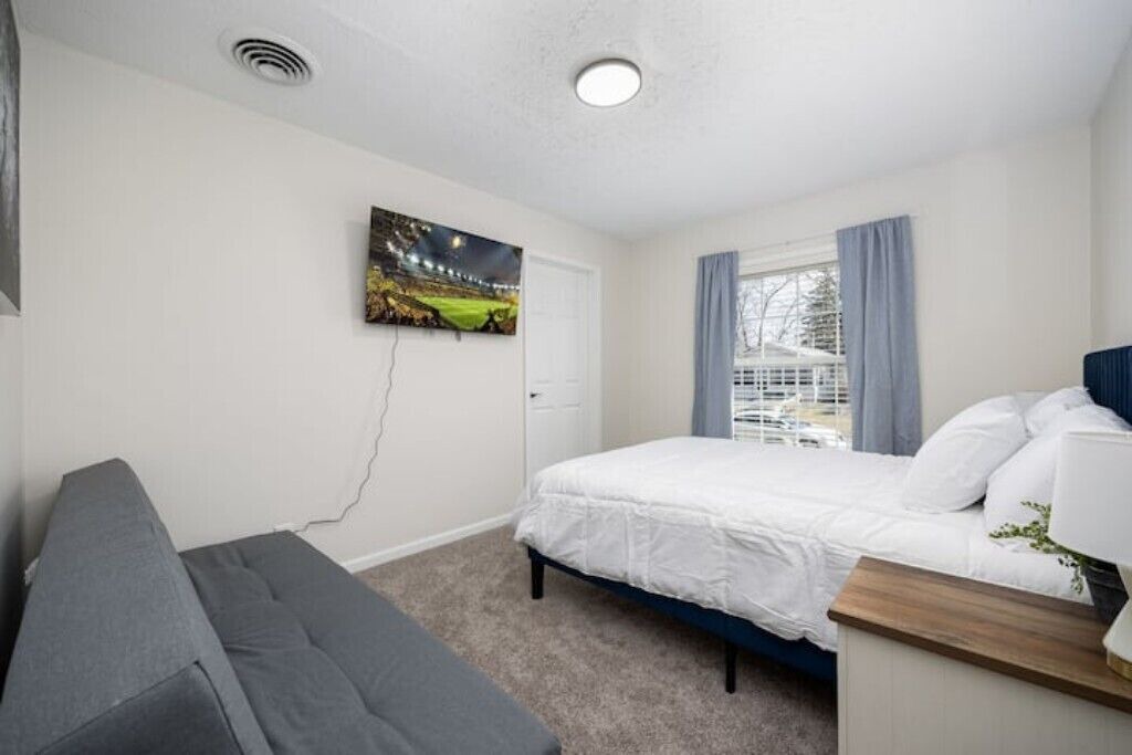 Photo of Bedroom in Grove City