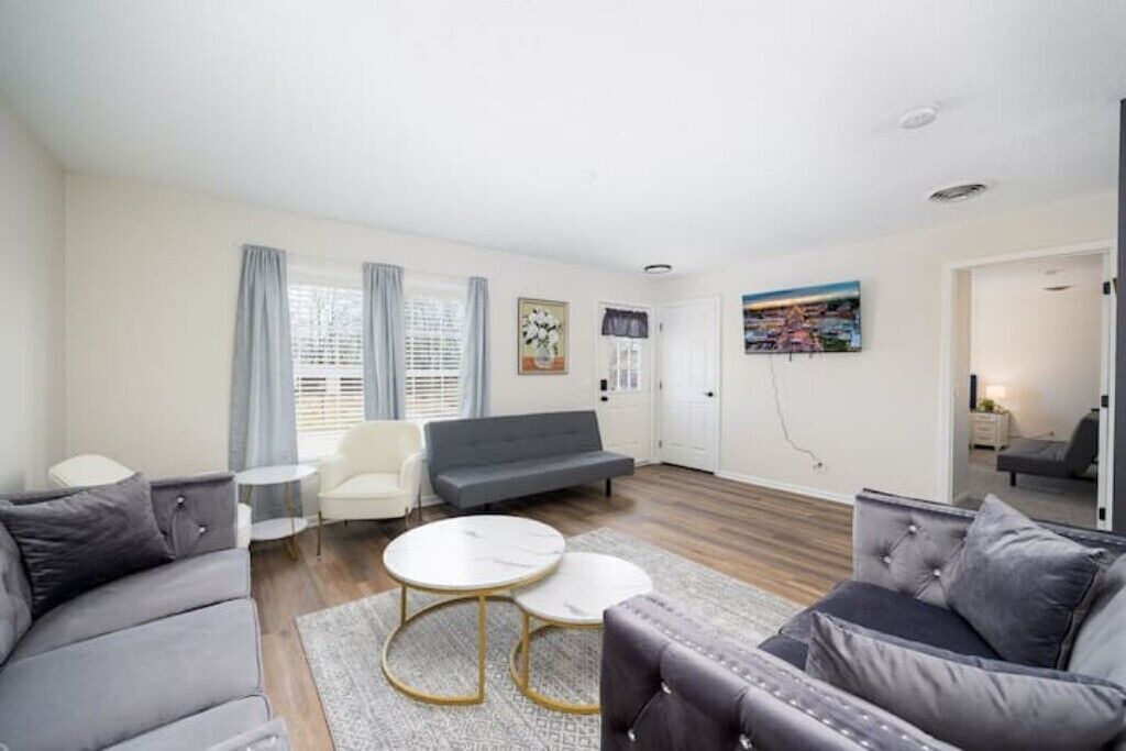 Photo of Livingroom in Grove City