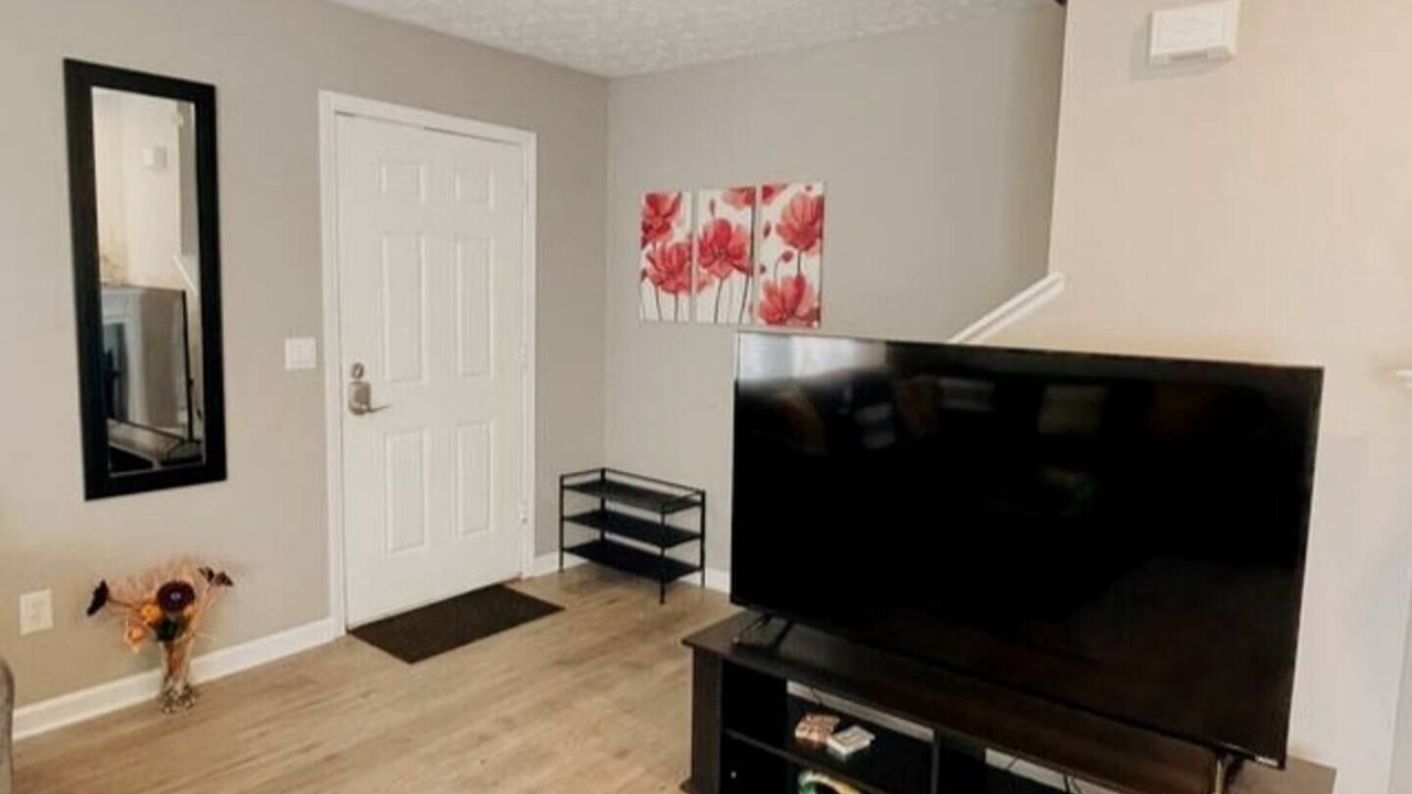 Photo of Livingroom in Lincoln Village