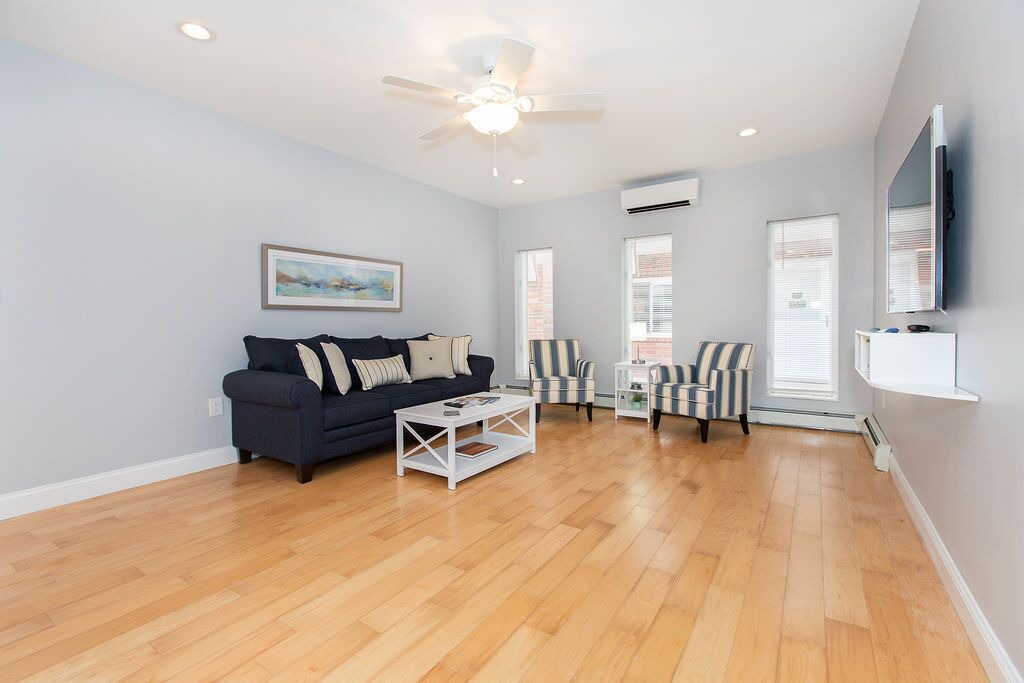 Photo of Livingroom in Admiral Estates