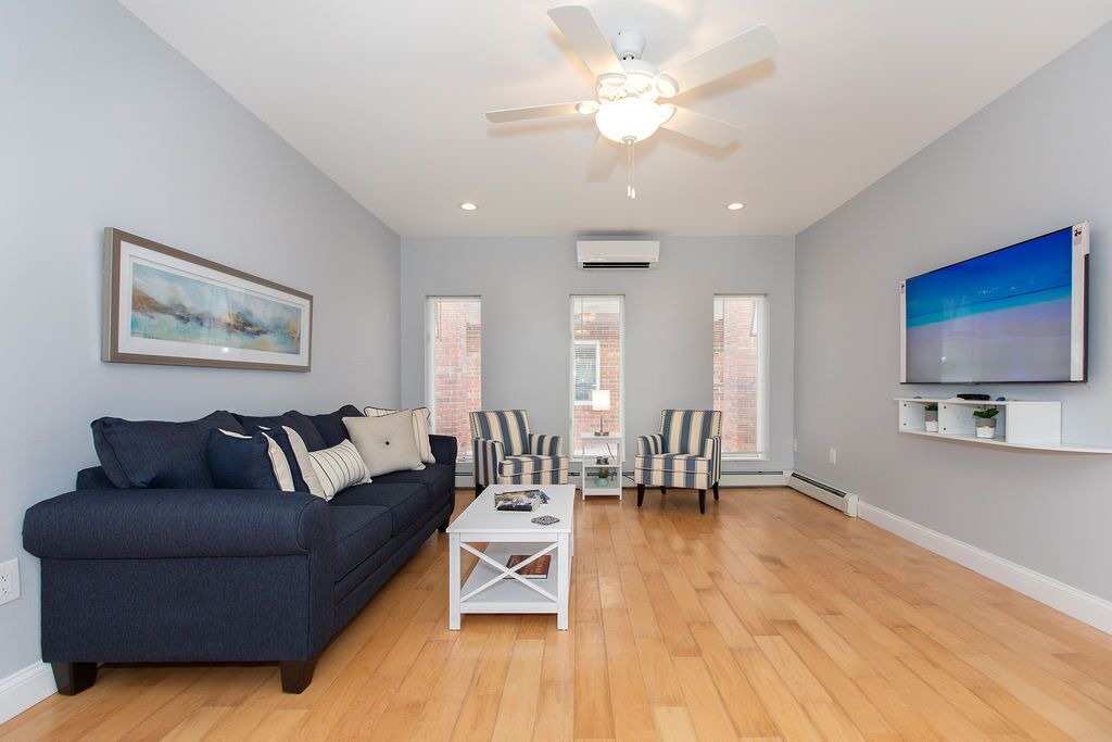 Photo of Livingroom in Admiral Estates
