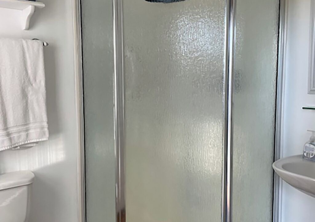 Photo of Bathroom in Lakeview