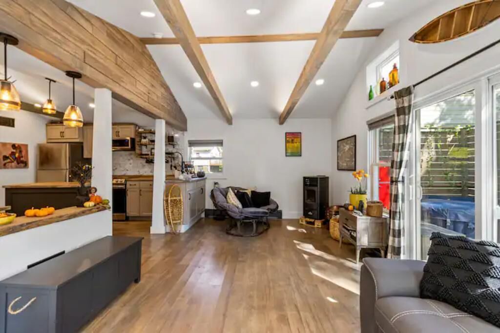 Photo of Livingroom in Monroe