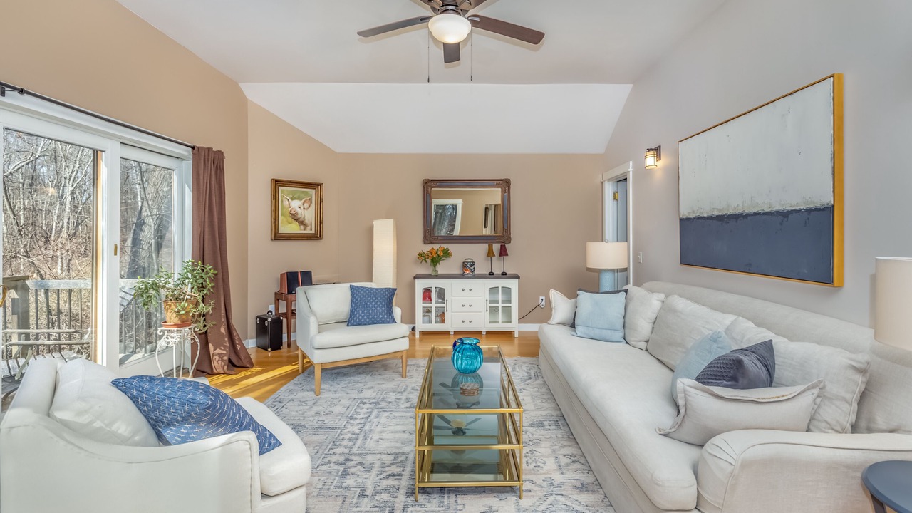 Photo of Livingroom in Accord