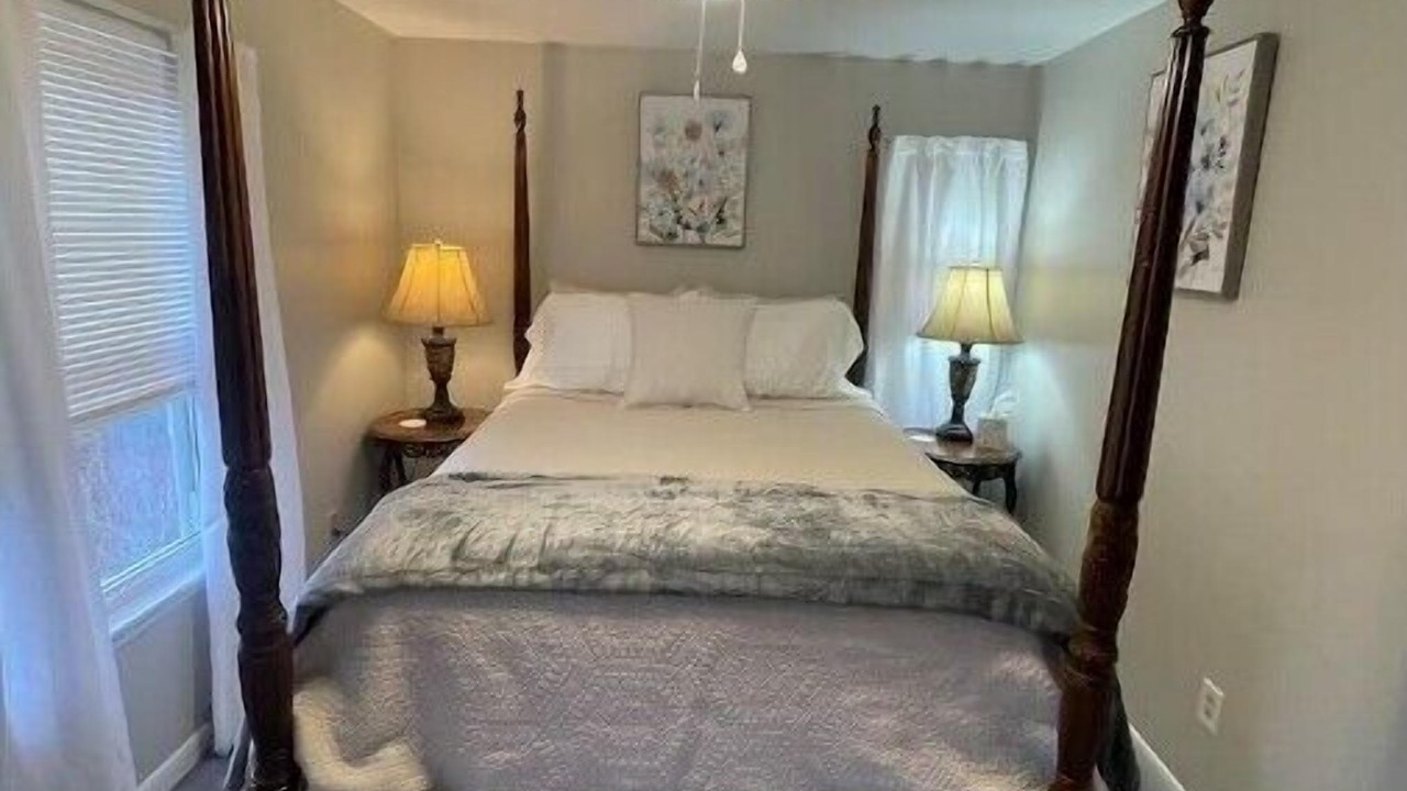 Photo of Bedroom in Wheeling