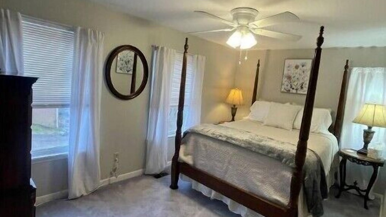 Photo of Bedroom in Wheeling