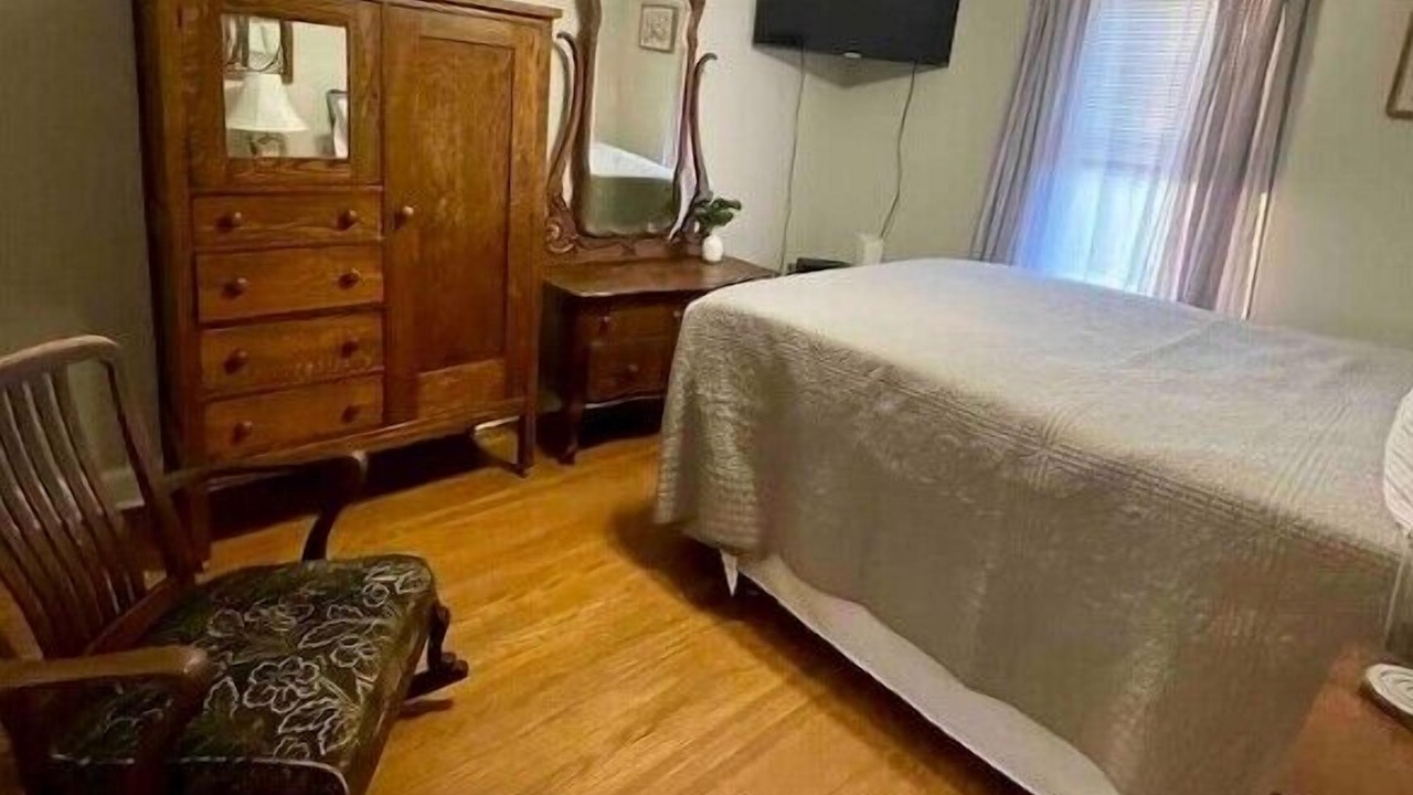 Photo of Bedroom in Wheeling