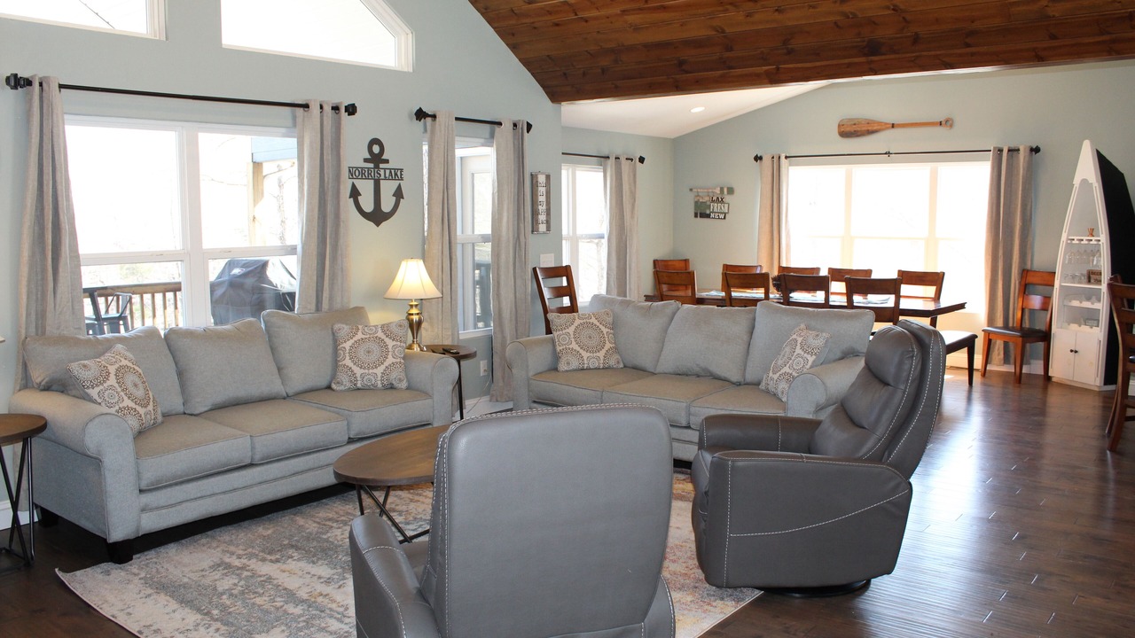 Photo of Livingroom in Lakeside Estates