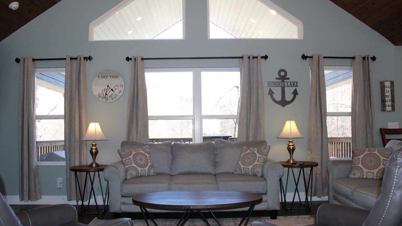 Photo of Livingroom in Lakeside Estates