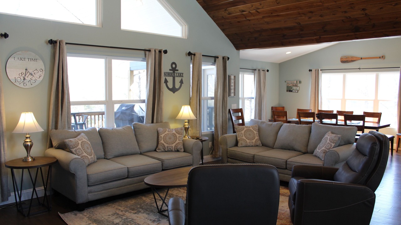 Photo of Livingroom in Lakeside Estates